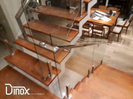 Linha Lux. Corrimãos com vidro. Produzidos em aço inoxidável 304L e 316L polido ou escovado e vidro temperado e/ou laminado.