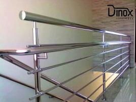Linha Timeless. Corrimãos (guarda corpo) produzidos em aço inoxidável 304L e 316L, polido ou escovado.