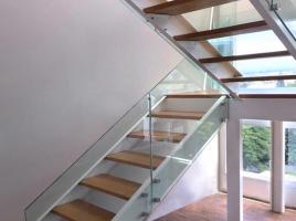 Linha Lux. Corrimãos com vidro. Produzidos em aço inoxidável 304L e 316L polido ou escovado e vidro temperado e/ou laminado.